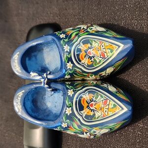 VINTAGE MINI BLUE HAND PAINTED WINDMILL WOODEN CLOGS. HOLLAND.